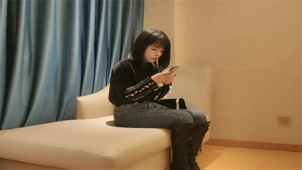 高端嫩模长靴诱惑 巨根疯狂输出骚货